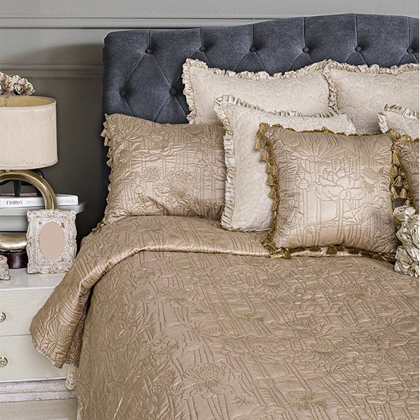 Water lily beige- Pillow cover - Diva Riche