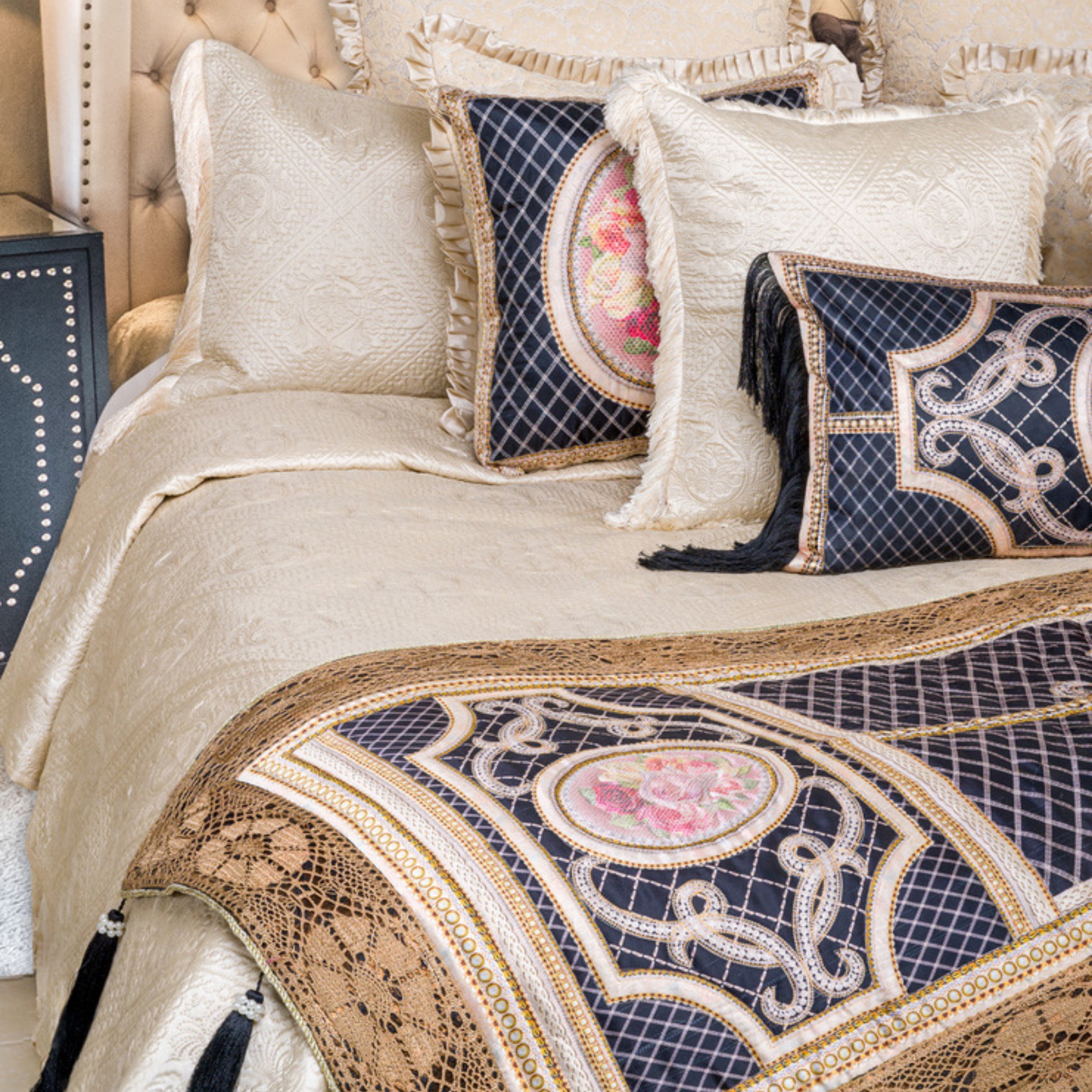 Black Bal -Bedcover & Runner set