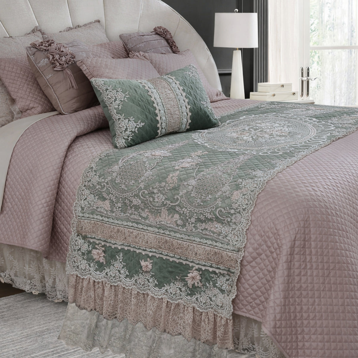 Velissia - Runner and Cushion